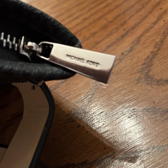 Michael Kors belt bag - Picture 15 of 15